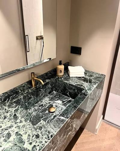 Lavabo integrato in gres verde